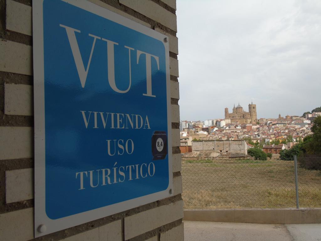 Apartamentos Mequedo Alcañiz エクステリア 写真
