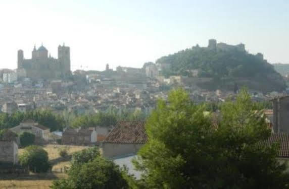 Apartamentos Mequedo Alcañiz エクステリア 写真